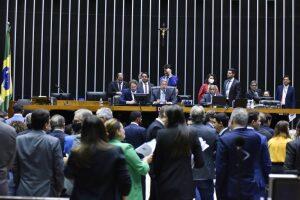 Deputados analisam projeto que pode dar acesso à internet aos alunos da rede pública