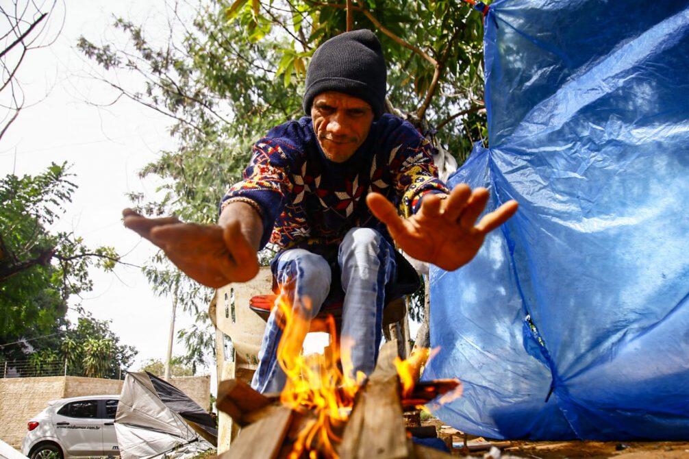 Moradores em situação de rua fogueira
