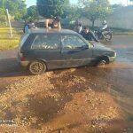carro preso em buraco