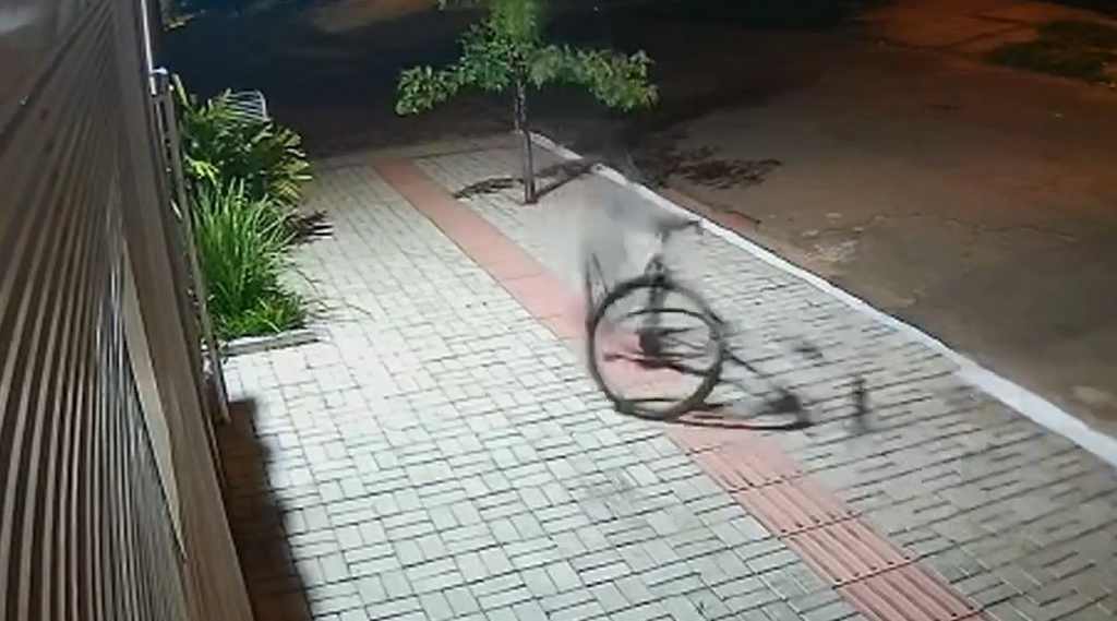 bicicleta furtada portão