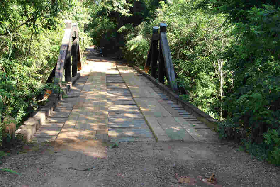 ponte sobre o rio mimoso