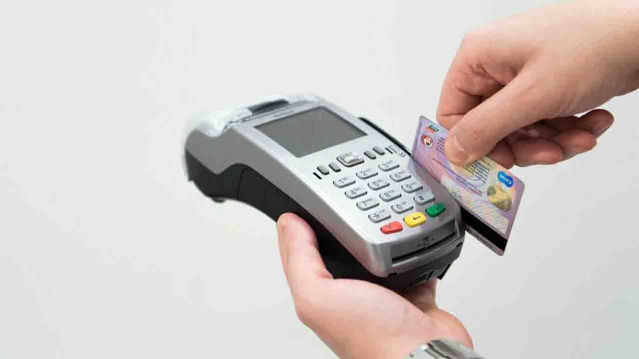 Vale-refeição era pago por meio de cartão