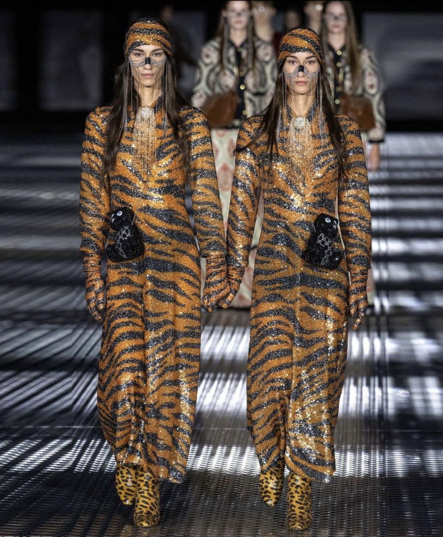 Gucci surpreende ao levar gêmeos para desfilar na Milan Fashion Week