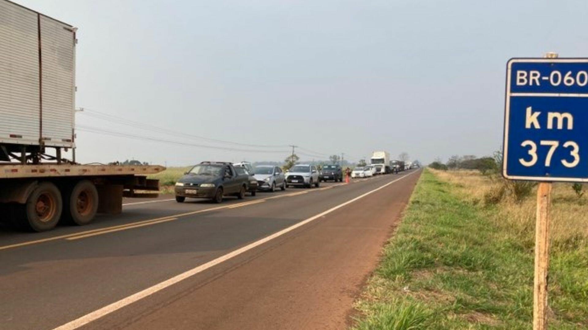 congestionamento acidente br-060