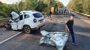 Vítimas estavam em dois carros que colidiram frontalmente