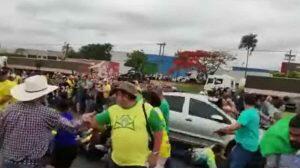 atropela manifestantes (1)