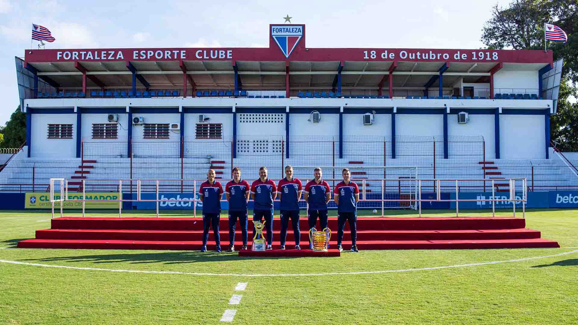 Vojvoda e sua comissão técnica fecharam contrato com o Fortaleza até 2024. (Foto: Karim Georges/FEC)
