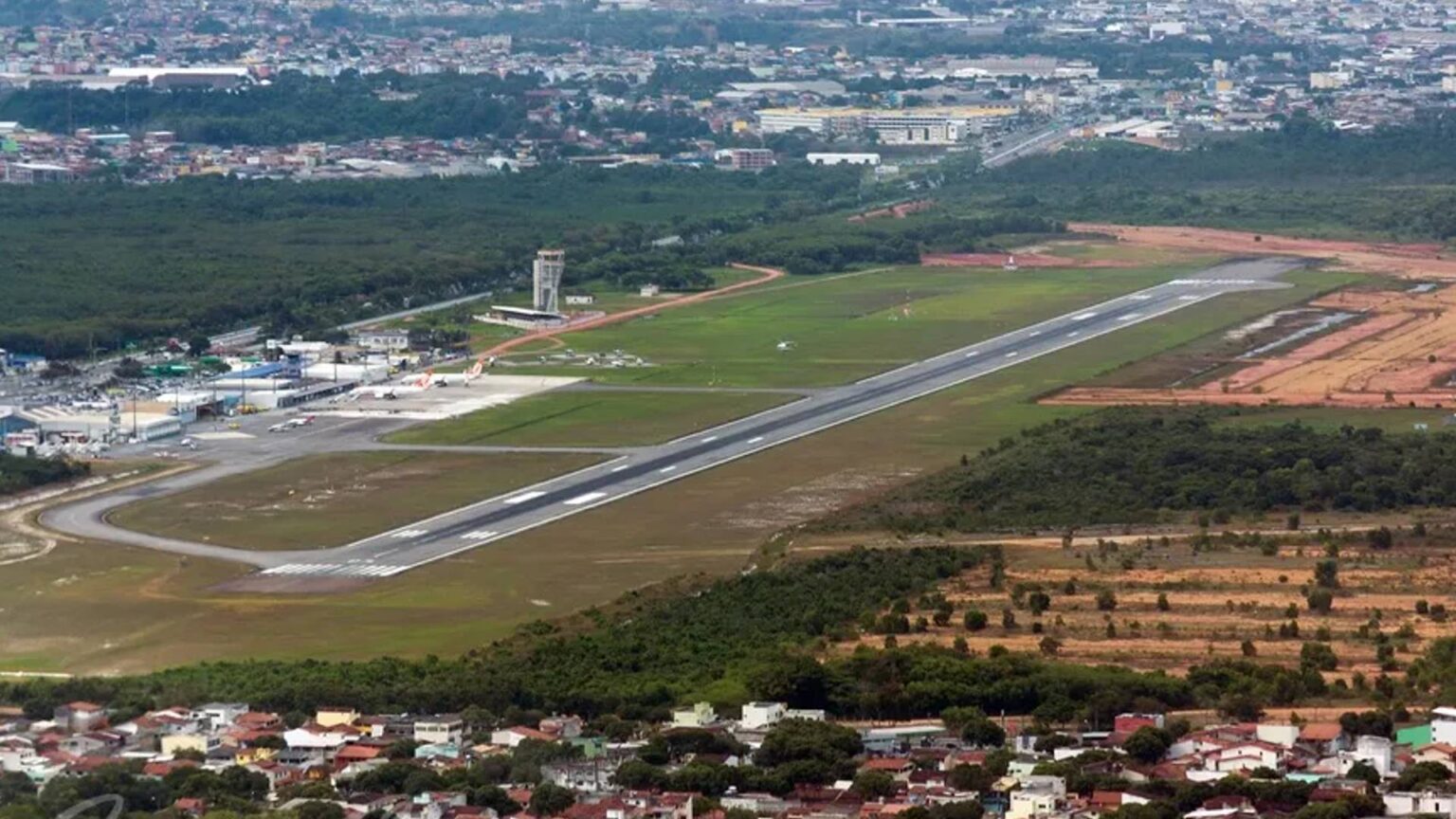 Caranguejo na pista faz avião arremeter no aeroporto de Vitória