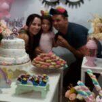 família
