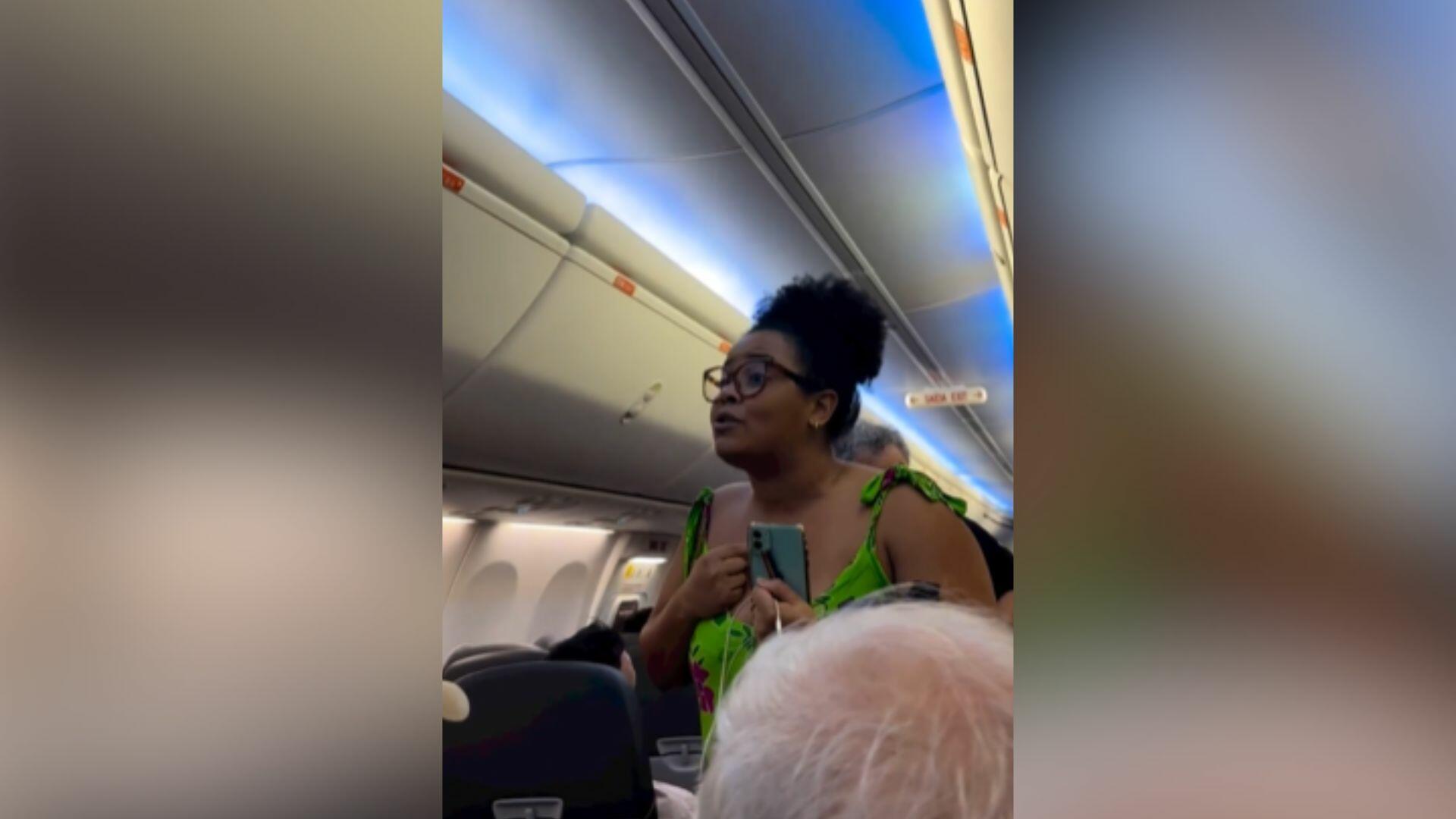 companhia aérea racismo