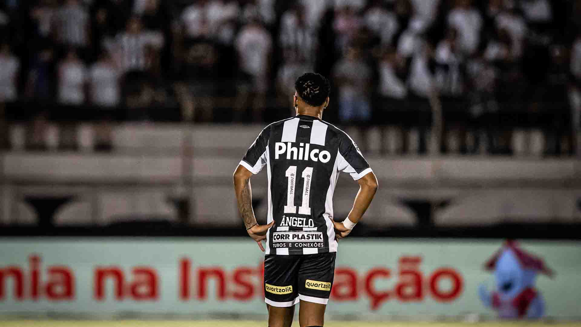 Angelo, uma das estrelas do Santos, terá o Brasileirão pela frente para afastar desconfiança da torcida. (Raul Baretta/Santos FC)