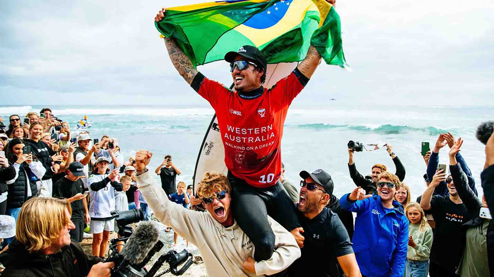 Gabriel Medina faturou etapa do Circuito Mundial de Surfe. (Aaron Hughes/World Surf League)