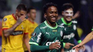 Endrick celebra seu gol na vitória do Palmeiras sobre o Barcelona de Guayaquil. (Cesar Greco/Ag. Palmeiras)