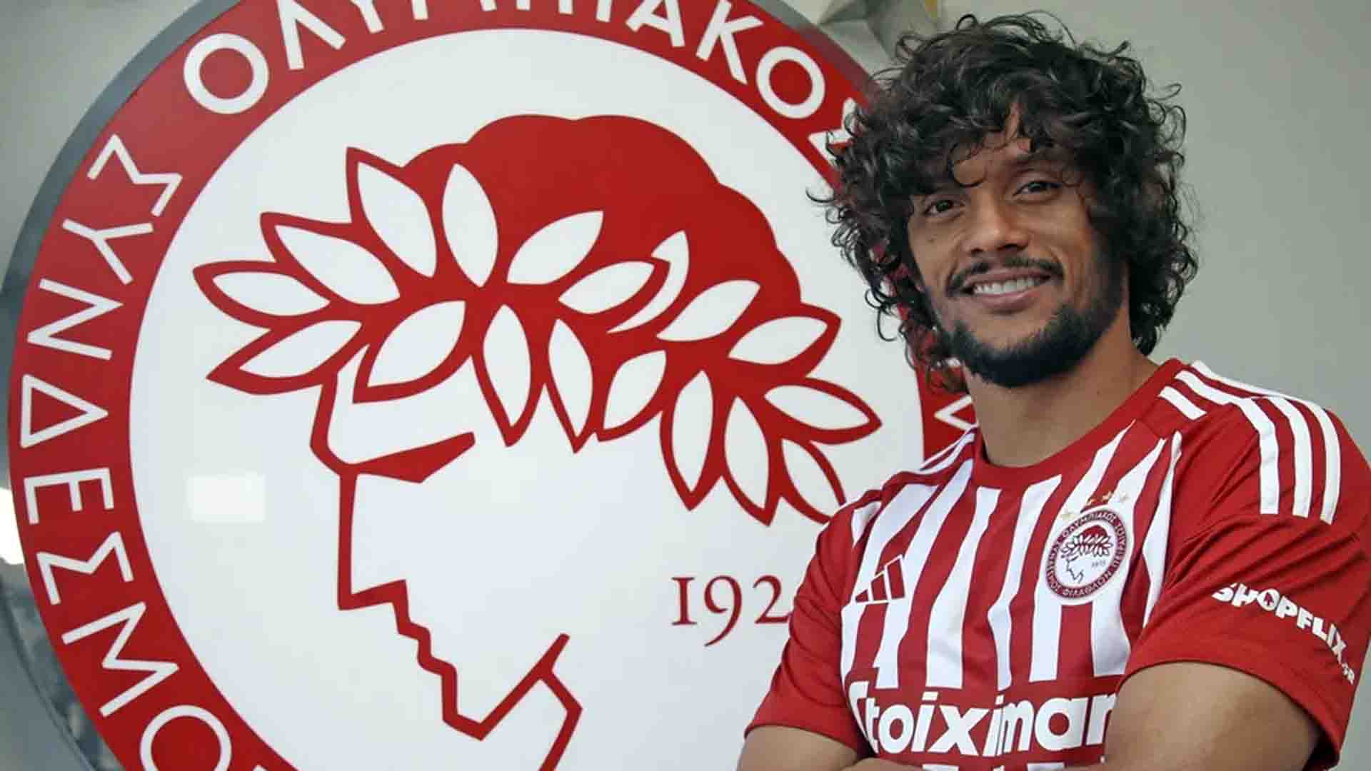 Scarpa foi emprestado pelo Nottingham Forest ao Olympiacos da Grécia (Divulgação)