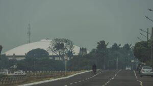 Céu encoberto por fumaça em Campo Grande