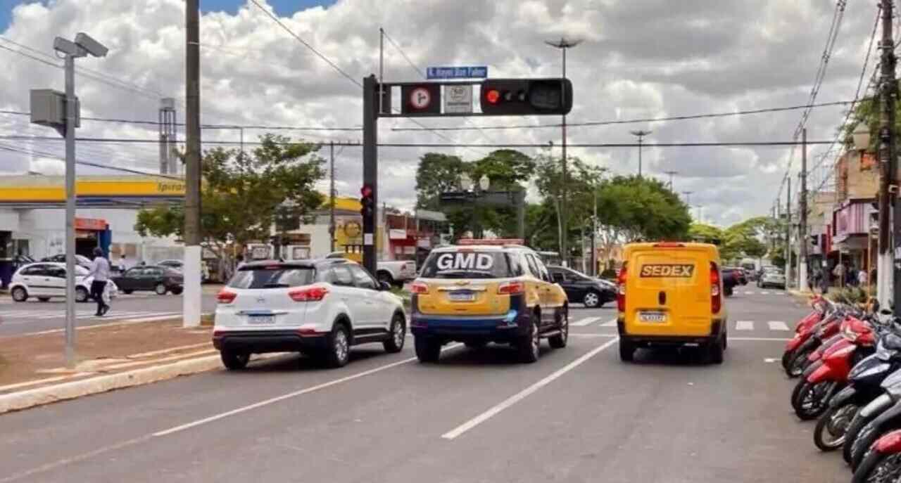 Infrações das 23h às 5h em semáforos de Dourados passarão por análise da Agetran