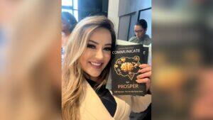 Keliana Fernandes lançou livro disponível na Amazon (Divulgação)