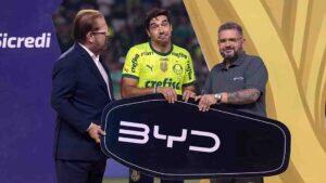 Abel Ferreira ganhou um modelo da BYD pelo título do Paulistão (BYD, Divulgação)