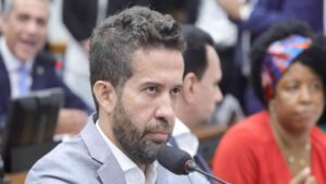 Conselho de Ética arquiva processo que acusa Janones de ‘rachadinha’