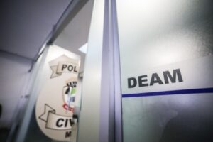 Alvo de operação da Deam, ex-marido que esfaqueou mulher no Centenário segue foragido