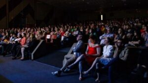 Noite da Poesia, feira cultural e show da cantora Magê animam o fim de semana em Campo Grande