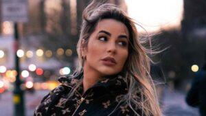 Deolane Bezerra