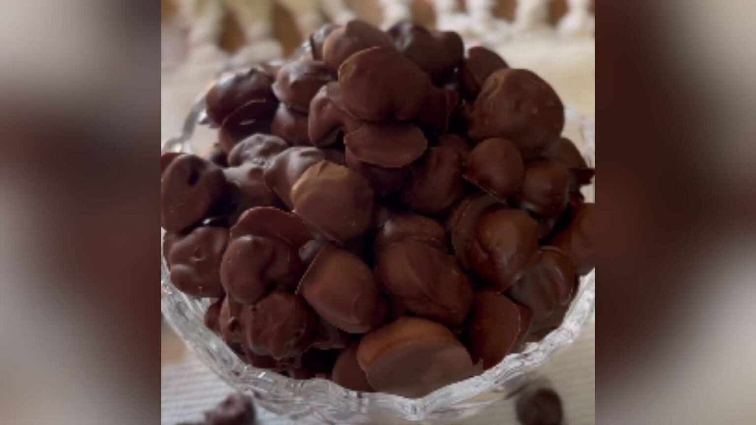 Pipoca com cobertura de chocolate. (Reprodução, TikTok)