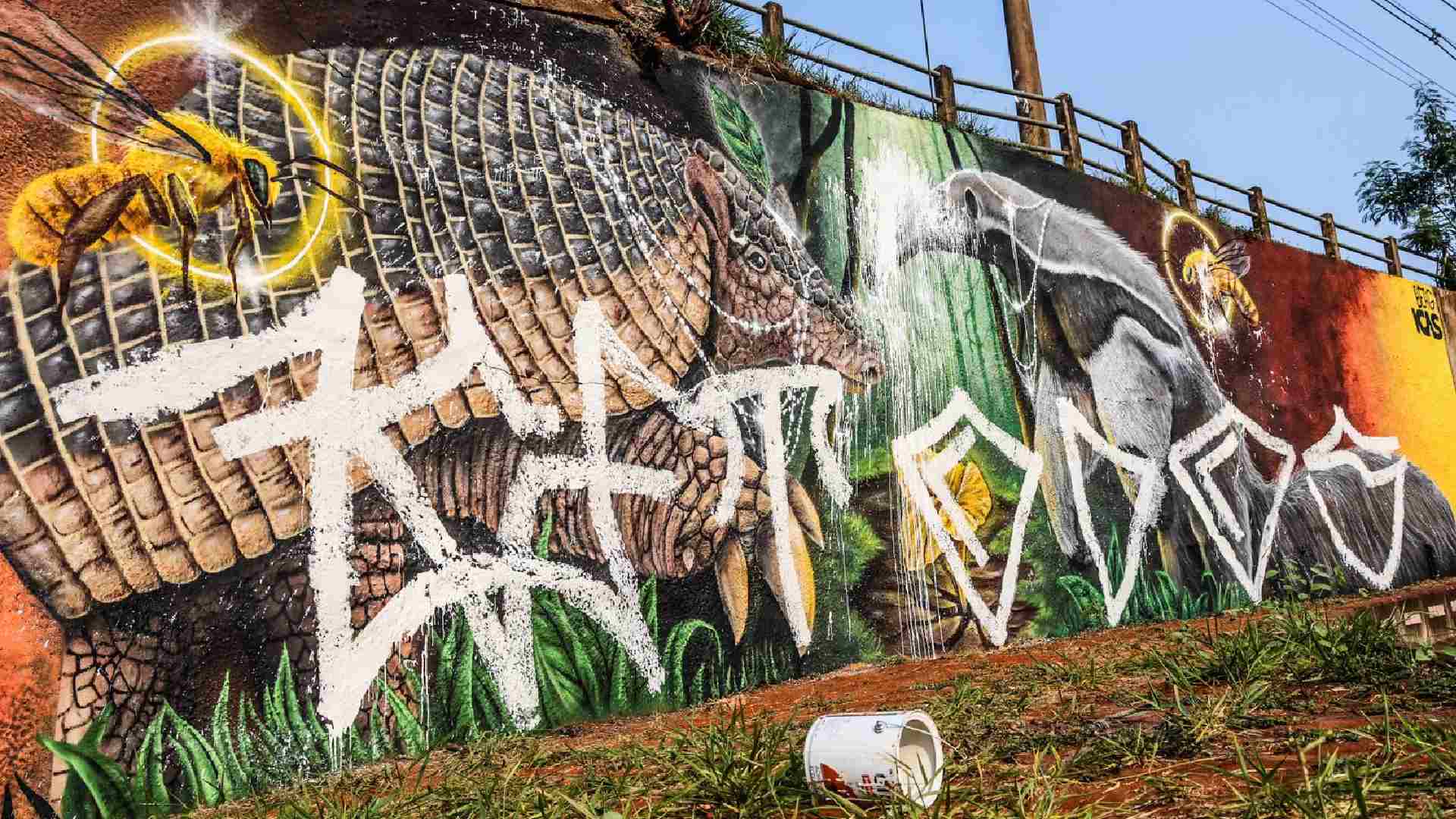 Mural após pichação
