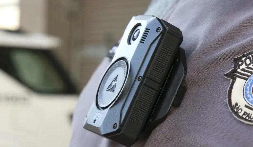 Câmera corporal registra momento em que PM da Rota atira em policial civil