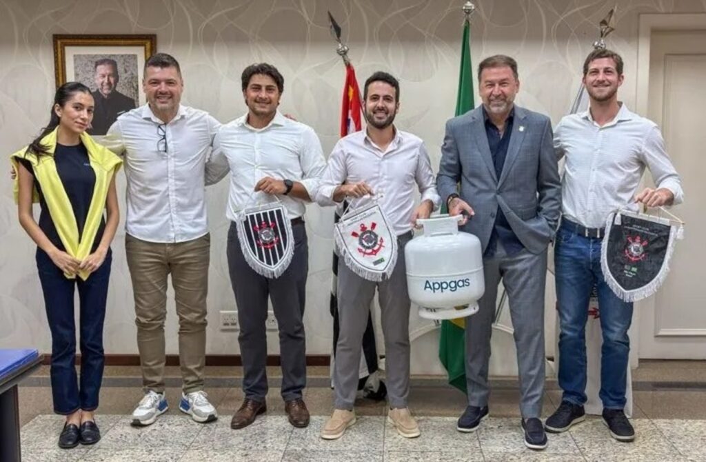 Corinthians anuncia novo patrocinador e tenta se aproximar de recorde ...