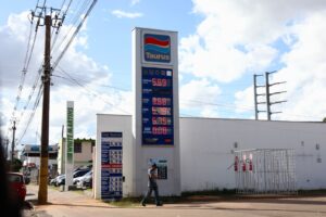 Preço da gasolina pode ser encontrado a R$ 5,69 (à vista) (Madu Livramento, Jornal Midiamax)
