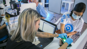 Prefeitura de Corumbá entrega carteiras de identidade emitidas em mutirão na segunda-feira