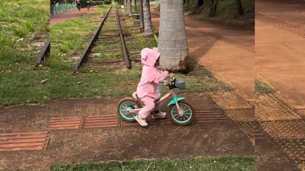 pai coloca filha para se exercitar em bicicleta sem rodinhas