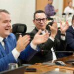 Em abril, membros do MPMS comemoram escolha de Alexandre Magno (esq.) para indicação ao CNMP, que já tem de MS o procurador Paulo Passo (centro) (Acervo público da Assecom/MPMS)