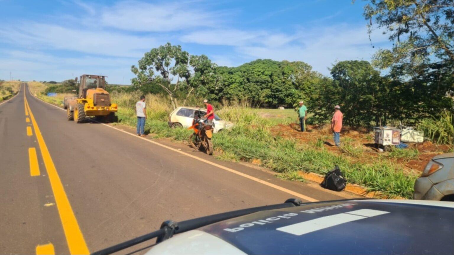Carro capota e motorista sai ileso após acidente em rodovia em Paraíso das Águas