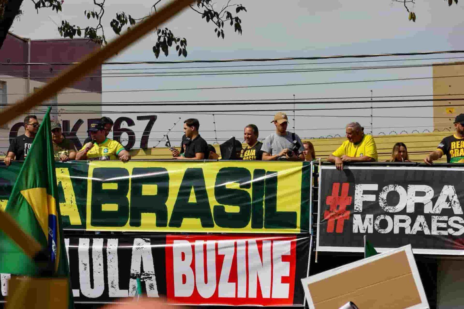 Políticos bolsonaristas lideram buzinaço e reforçam apoio de Trump: ‘amigo muito poderoso’
