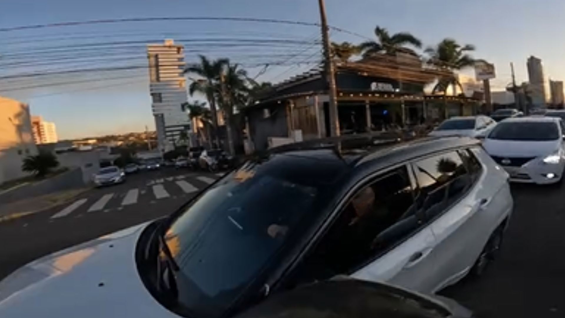 bacharel em direito vende paçoca no semáforo