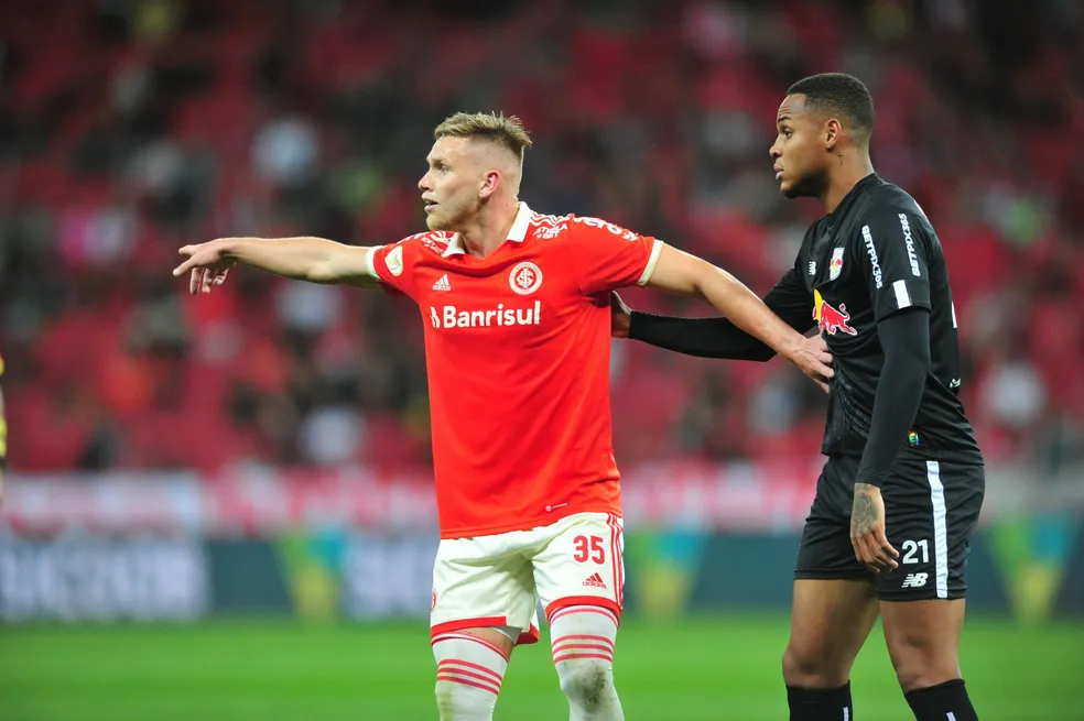 Alemão e Natan em Inter x Bragantino — Foto: Ricardo Duarte/Internacional