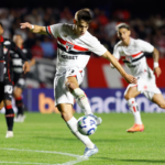 Bobadilla abriu o placar para o São Paulo diante do Vitória no MorumBis. Foto: Rubens Chiri/São Paulo FC