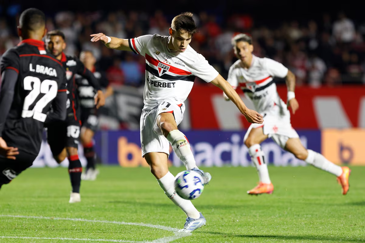 Bobadilla abriu o placar para o São Paulo diante do Vitória no MorumBis. Foto: Rubens Chiri/São Paulo FC