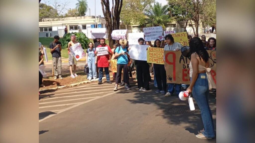 protesto ufms