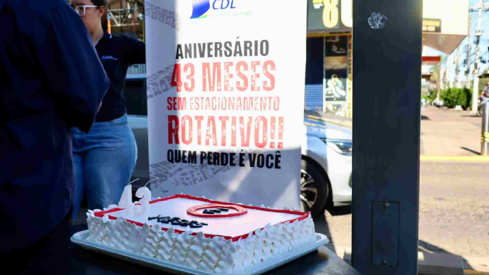 Aniversário 43 meses sem estacionamento rotativo