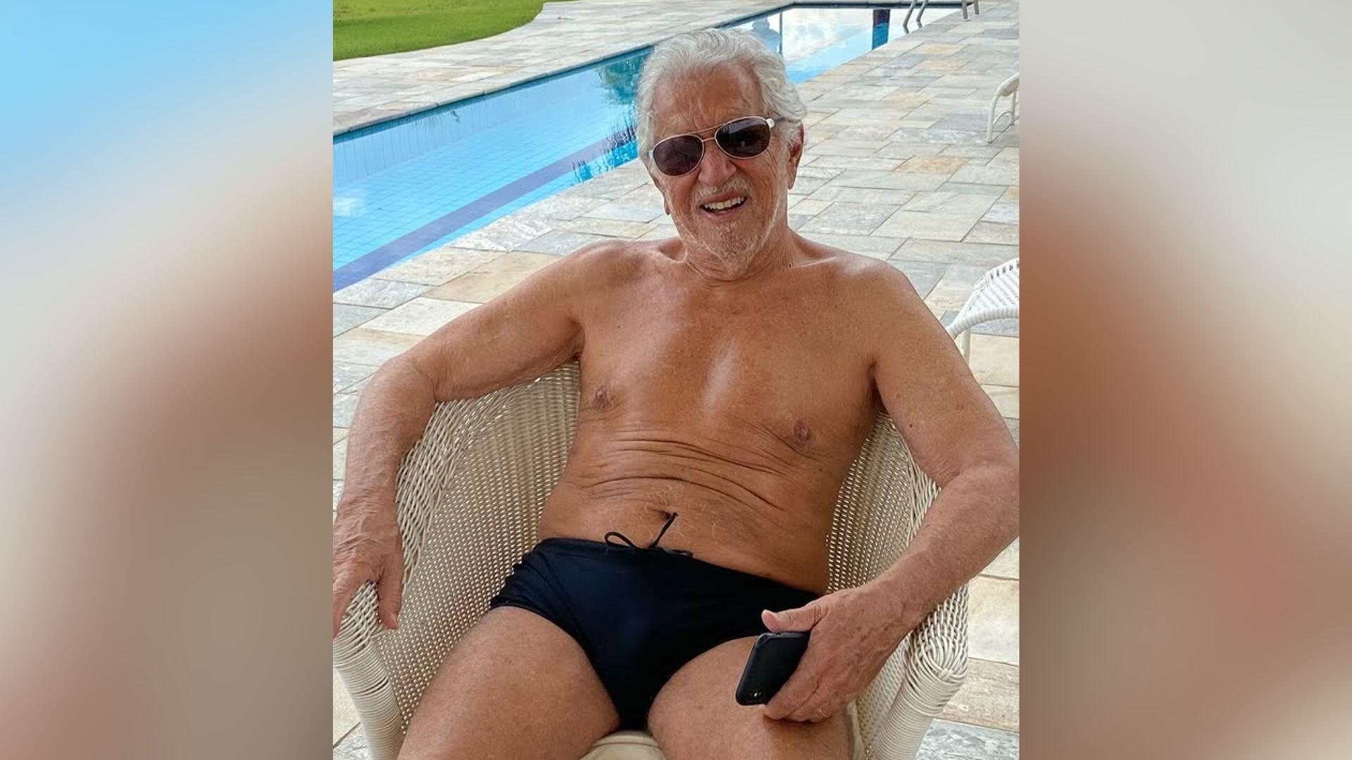 carlos alberto só de sunga