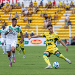 Jogadores em campo - (Foto: JP Pinheiro/Agência Mirassol)