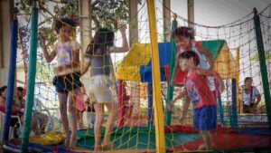 Com brincadeiras e doces, evento celebra Dia das Crianças na Vila Fernanda