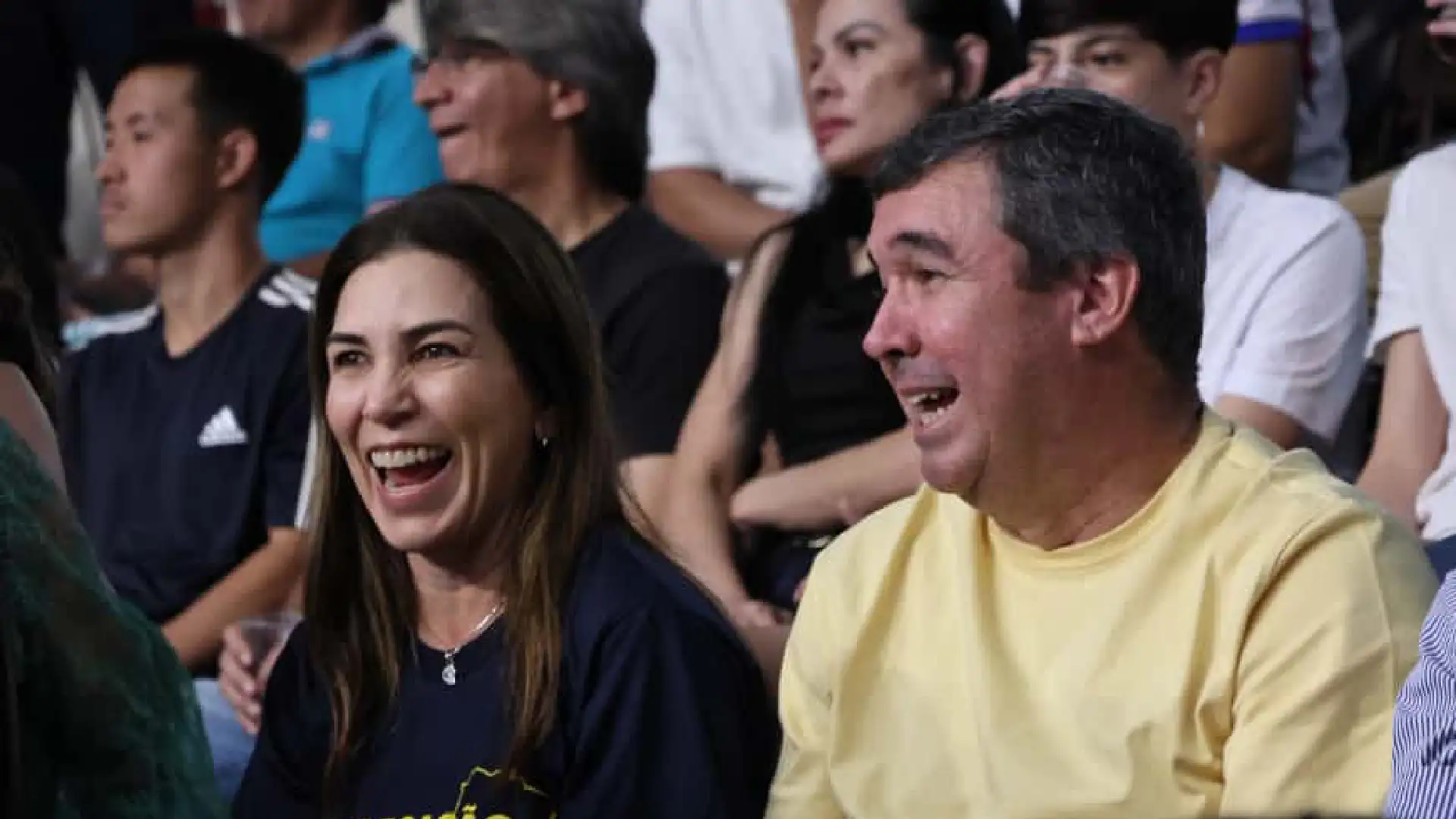 Eduardo e Mônica Riedel acompanham final da Supercopa de Vôlei em Campo ...
