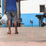 SAS promete novos cobertores após recolhimento de itens de moradores em frente ao Centro POP