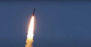 Rússia faz testes com armas nucleares após Trump deixar em suspenso reunião com Putin