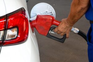Mesmo com redução da Petrobras, preço da gasolina ainda não caiu na Capital