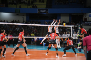 Sesi Bauru e Osasco São Cristóvão disputaram final feminina da Supercopa de Vôlei no Guanandizão